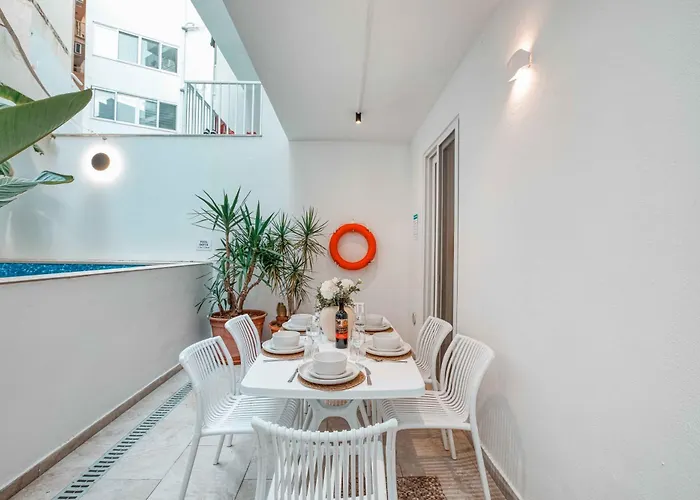 Luxury In St Pauls Bay W Pool By Homely * 세인트폴스베이