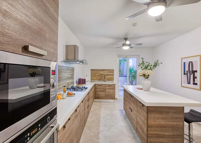 Luxury In St Pauls Bay W Pool By Homely St. Paul's Bay